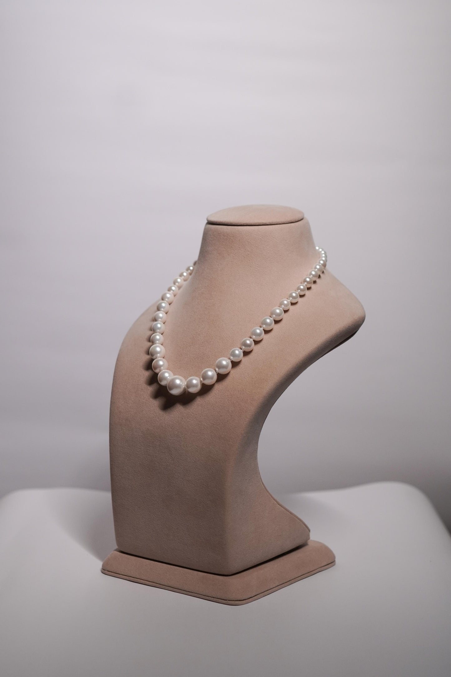 Shell Pearl Graduation Necklace, Single line (White)