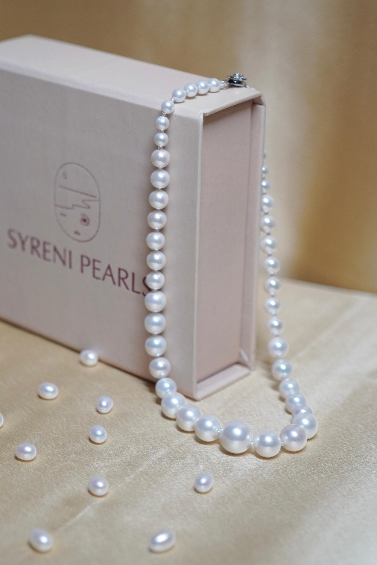 Shell Pearl Graduation Necklace, Single line (White)