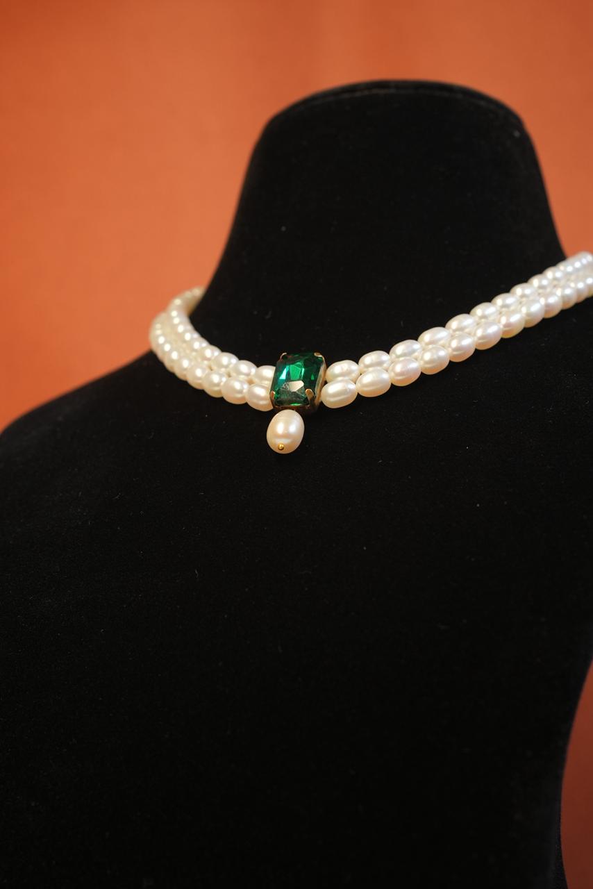 Emerald Allure Choker With Earrings
