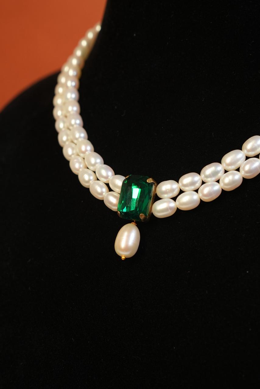 Emerald Allure Choker With Earrings
