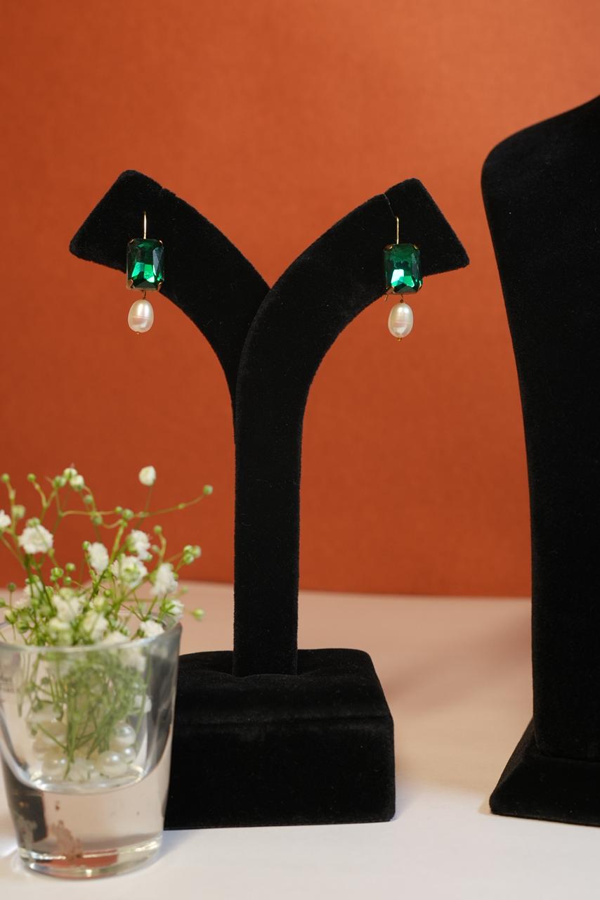 Emerald Allure Choker With Earrings