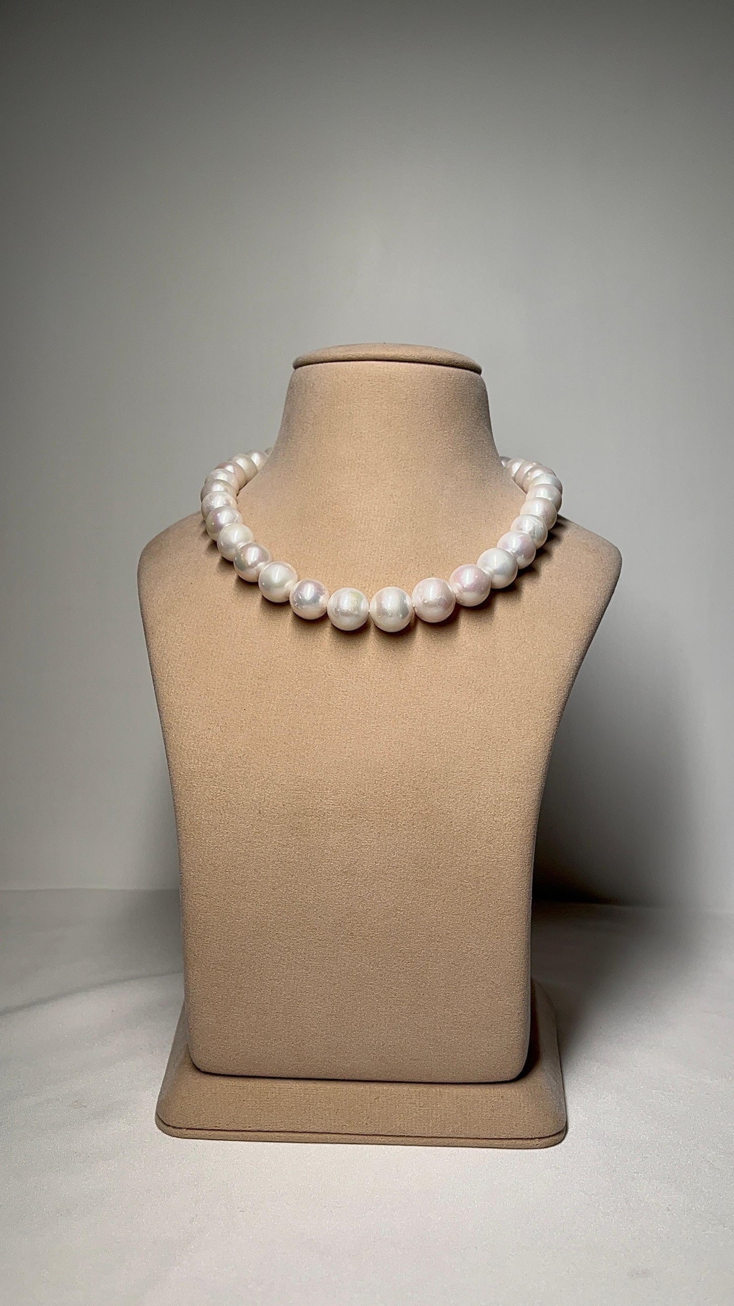 Round Freshwater Pearl Necklace (Far Size) (13-16mm)