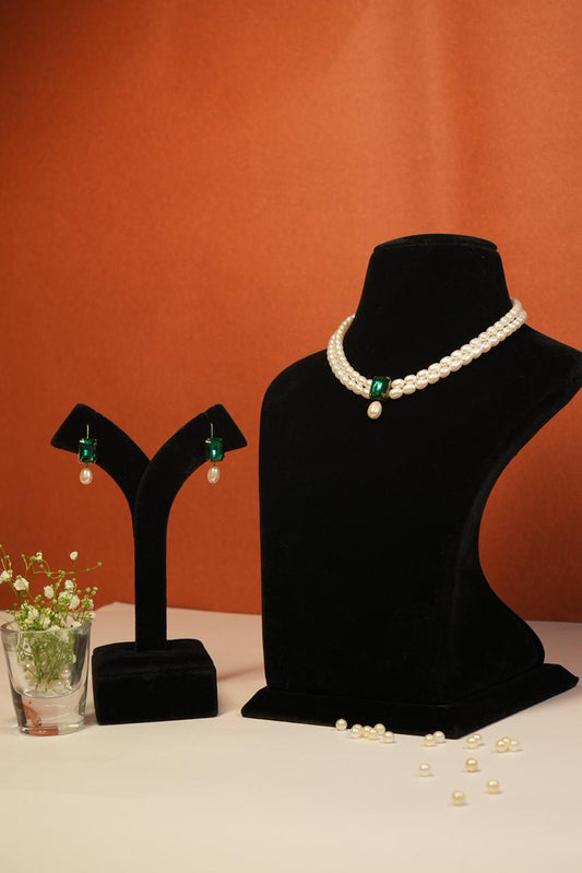 Emerald Allure Choker With Earrings